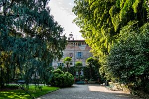 Terre-Borromeo-isola-madre-scorcio-palazzo